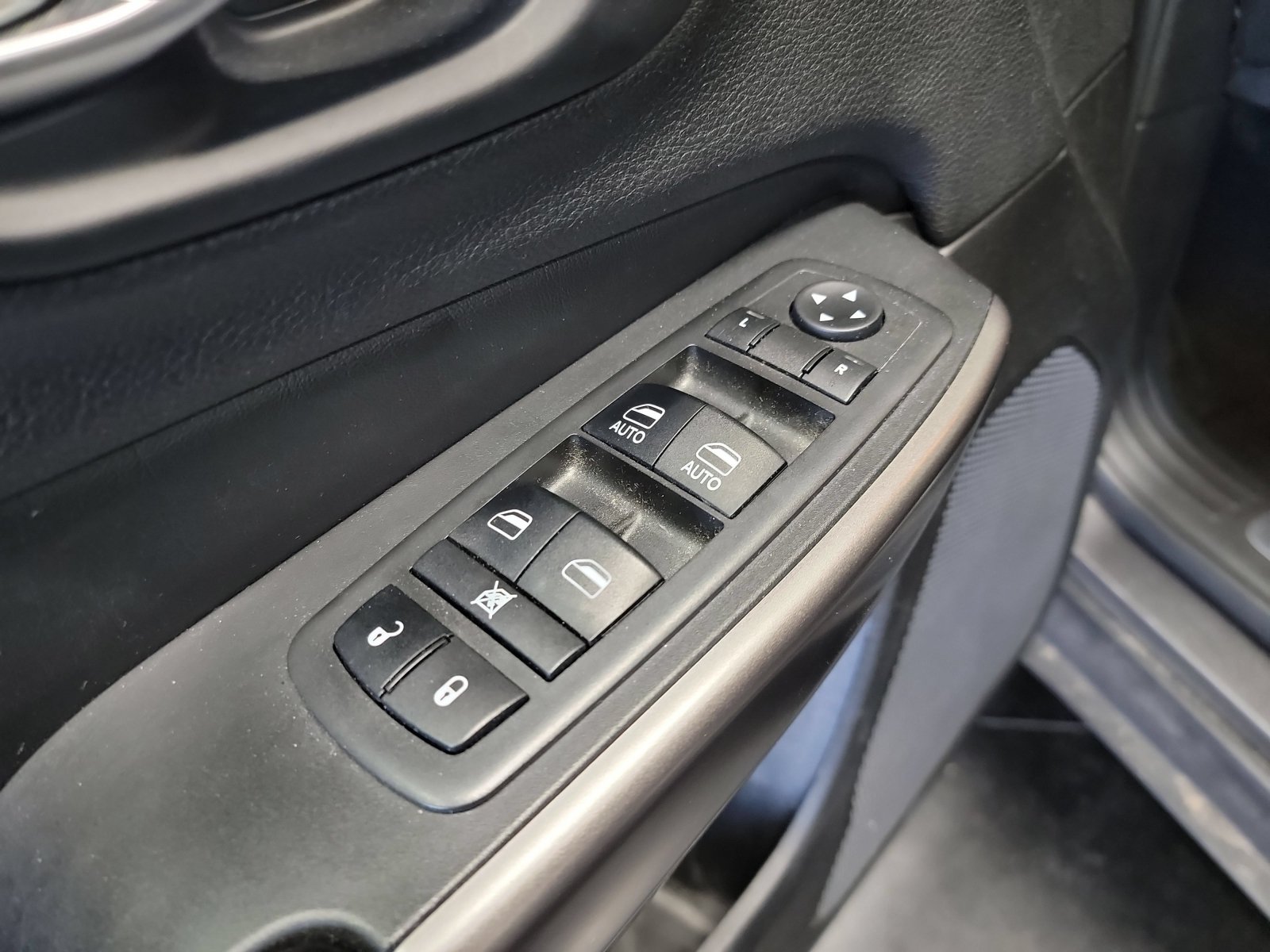 Used 2019 Jeep Cherokee Limited AWD/4WD image 14