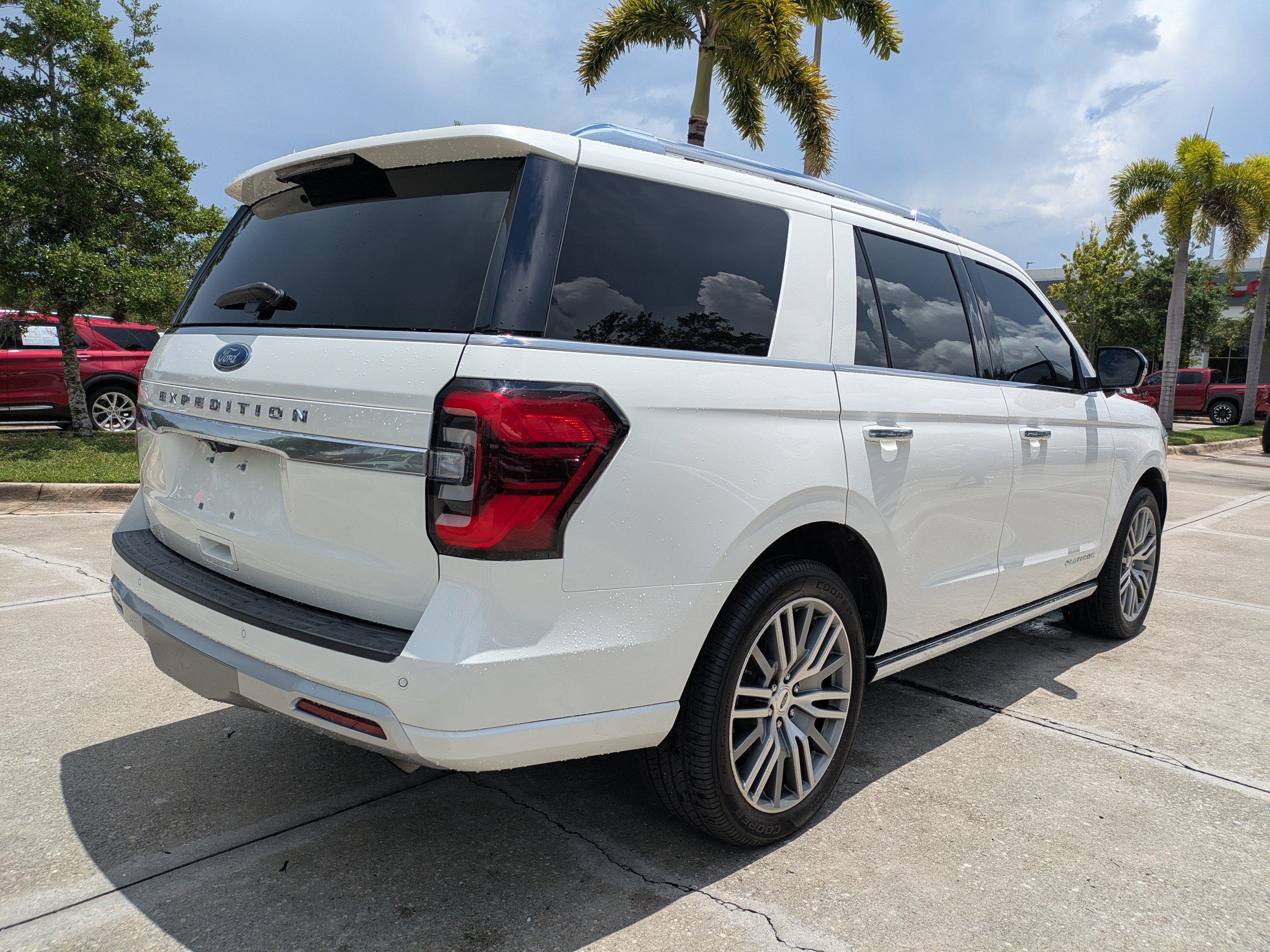 Used 2022 Ford Expedition Platinum AWD/4WD image 4