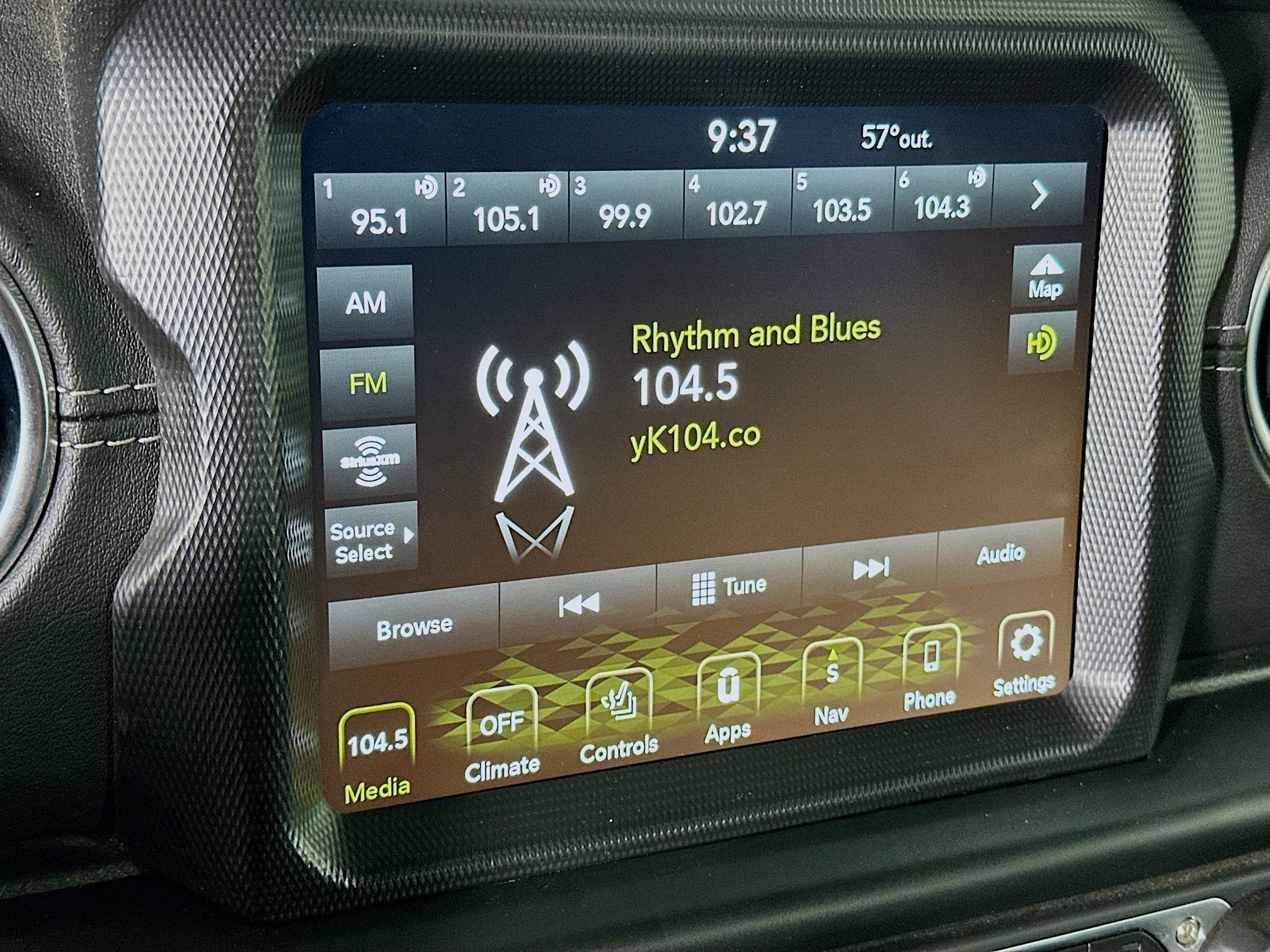 Used 2022 Jeep Wrangler Sahara w/ Cold Weather Group image 19