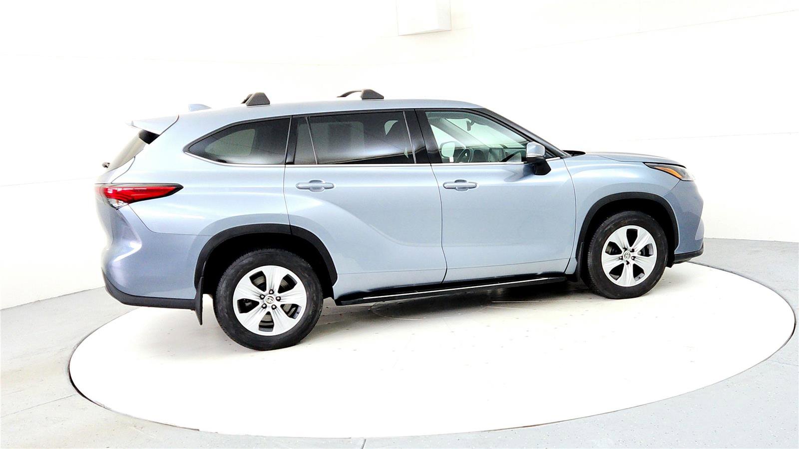 Certified 2021 Toyota Highlander XLE image 6