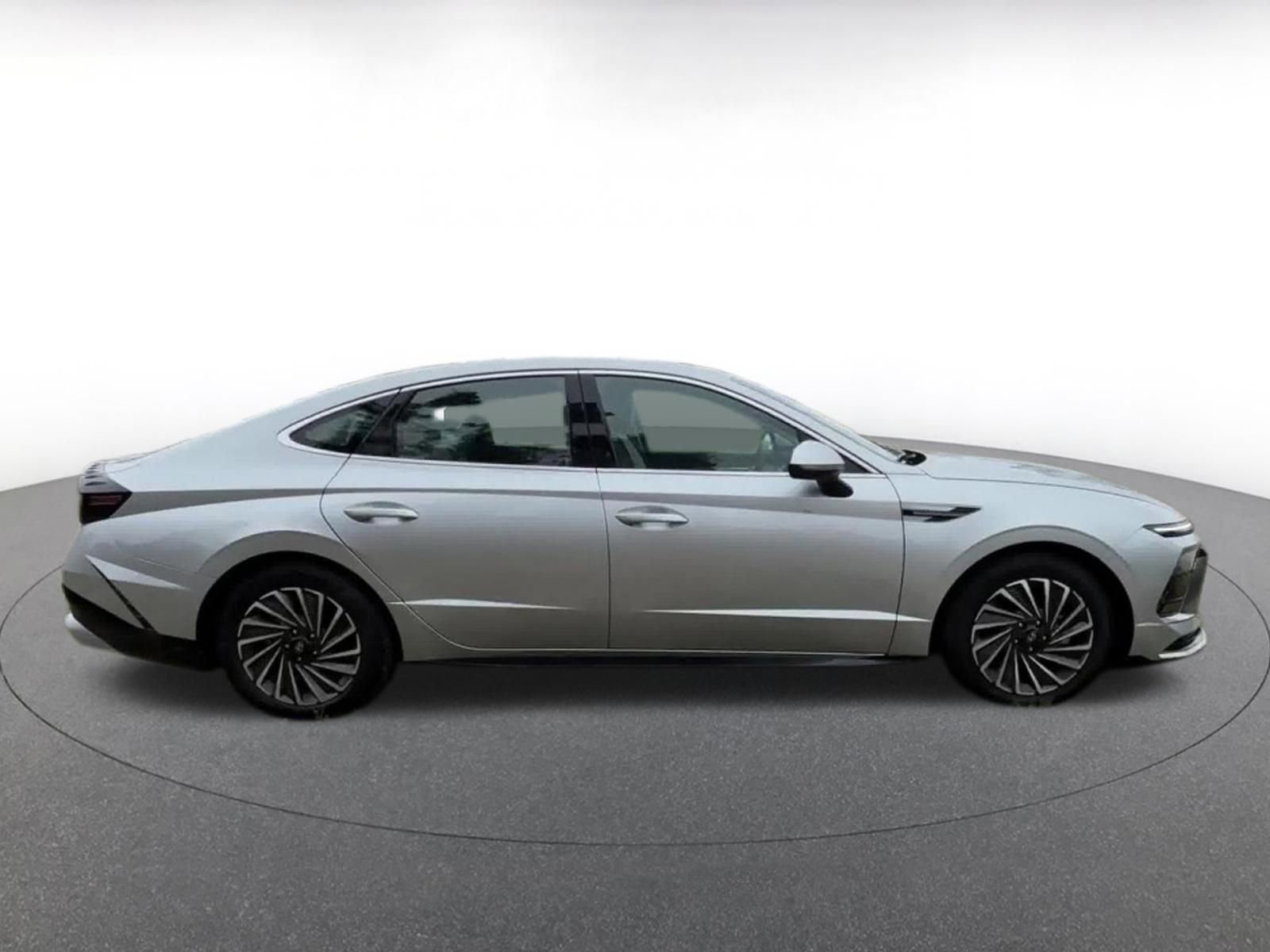 Used 2025 Hyundai Sonata SEL FWD image 16