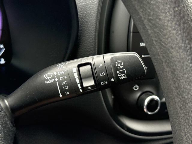 Used 2025 Kia Soul LX w/ LX Technology Package FWD image 25