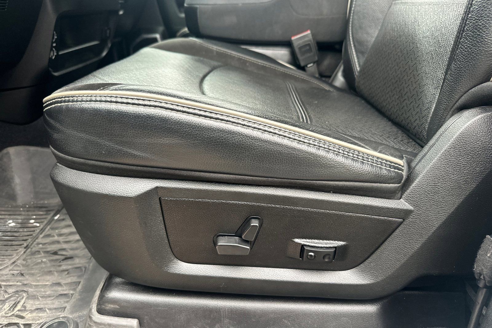 Used 2024 RAM 2500 Laramie image 13