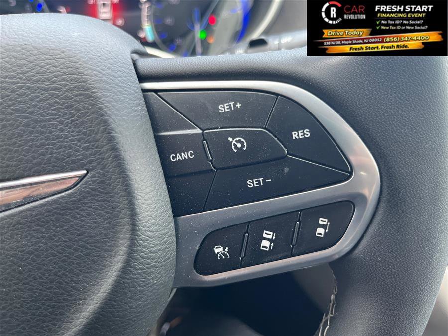 Used 2024 Chrysler Pacifica Touring-L image 25