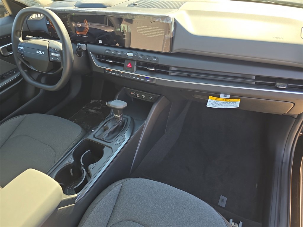 New 2025 Kia K4 LXS image 13