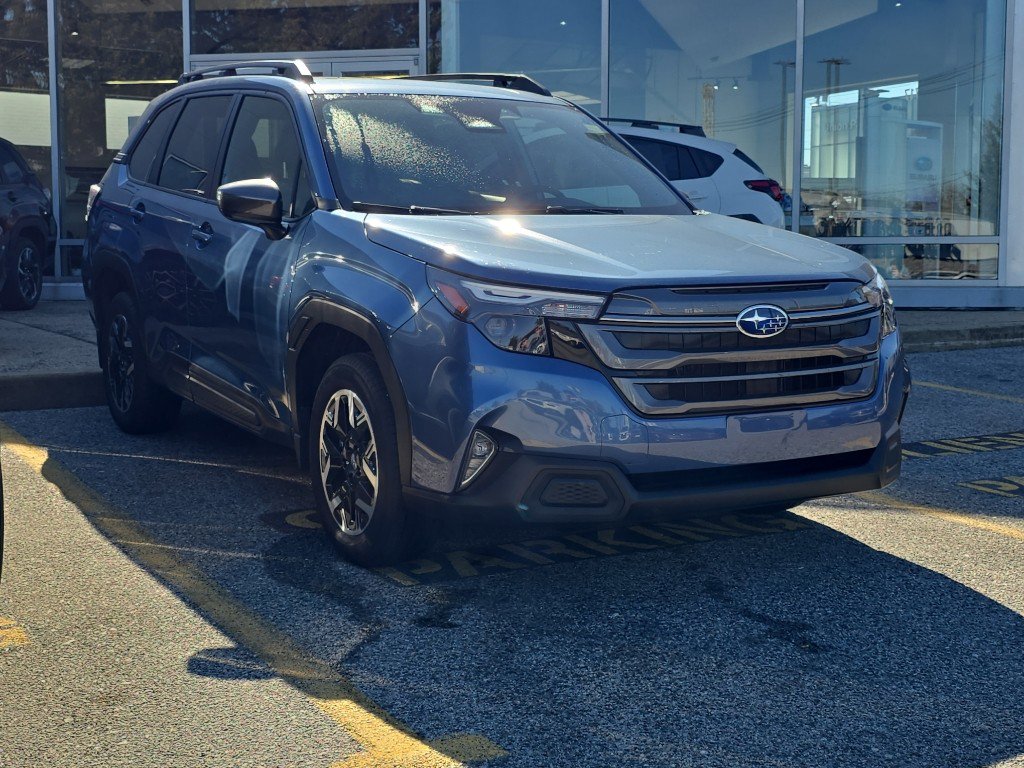 Used 2025 Subaru Forester Premium image 2