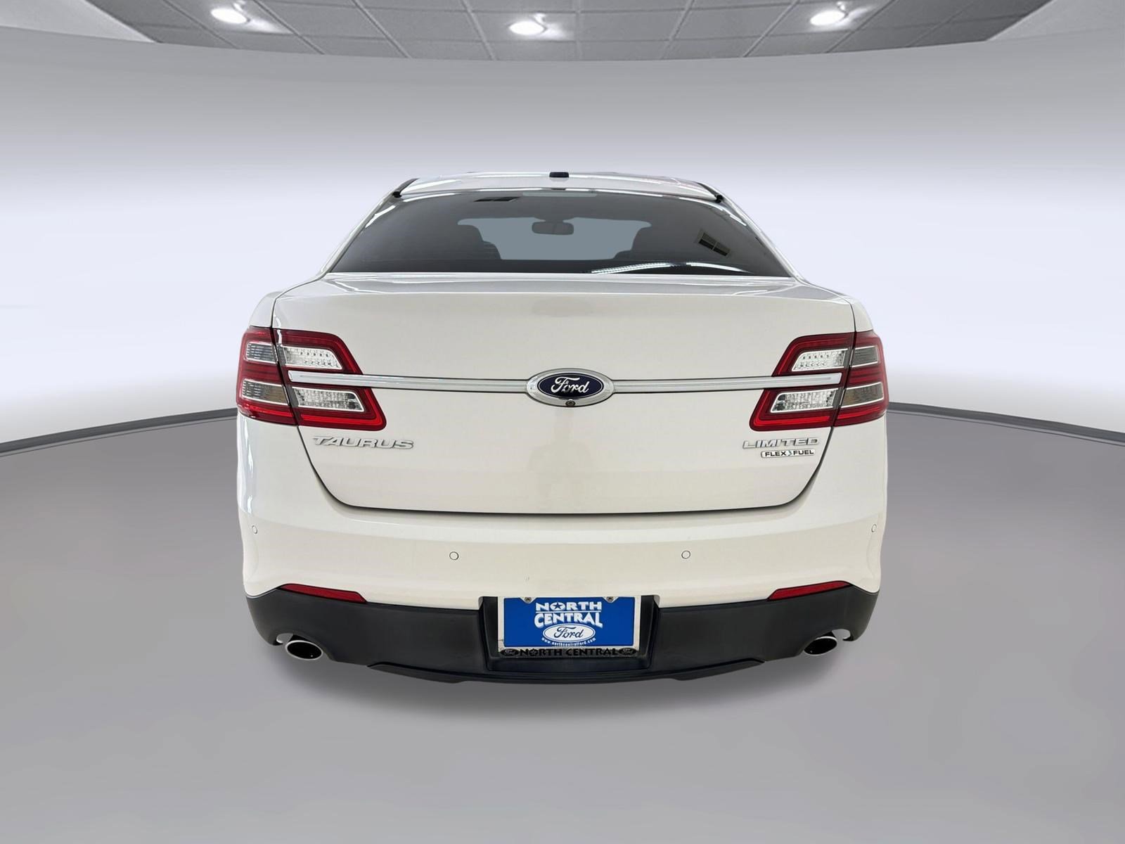 Used 2014 Ford Taurus Limited w/ Equipment Group 301A FWD image 10