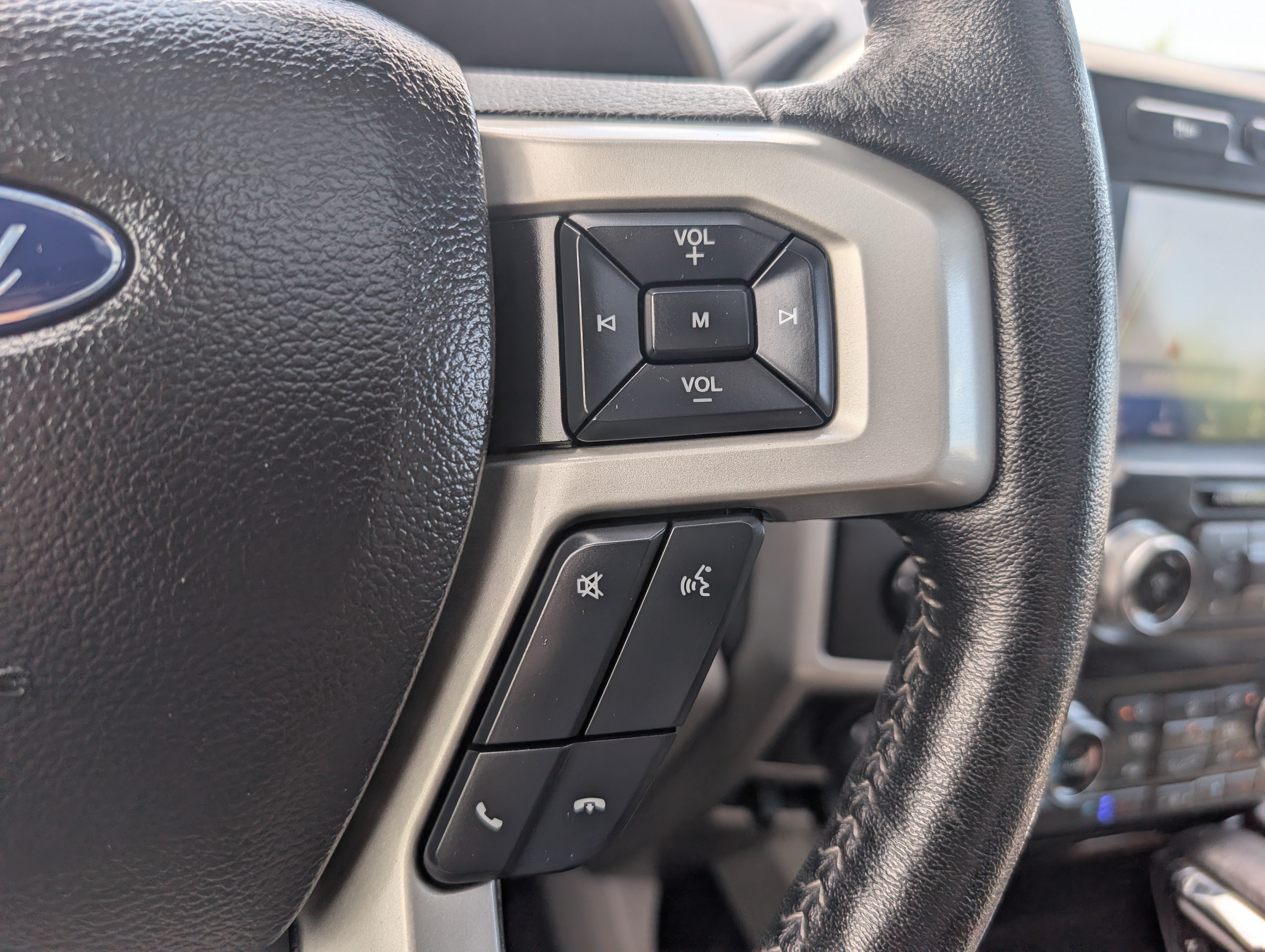 Certified 2019 Ford F150 Lariat w/ Equipment Group 502A Luxury AWD/4WD image 25