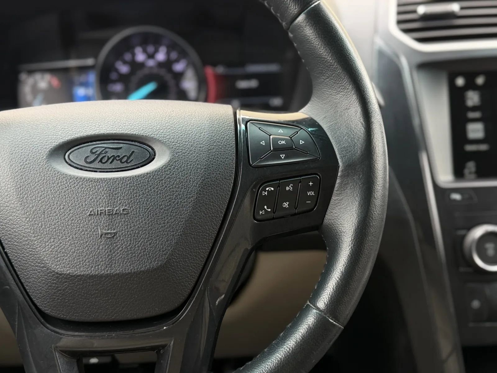 Used 2018 Ford Explorer XLT w/ Equipment Group 202A image 24