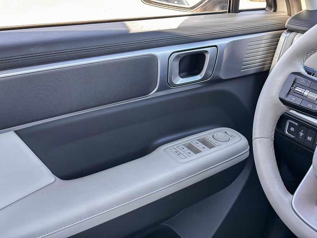 Used 2025 Hyundai Santa Fe SEL FWD image 21