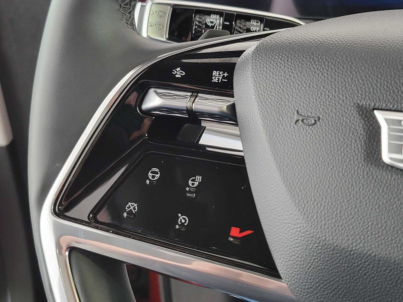 Used 2026 Cadillac Vistiq Sport w/ LPO, Floor Liner Package AWD/4WD image 31