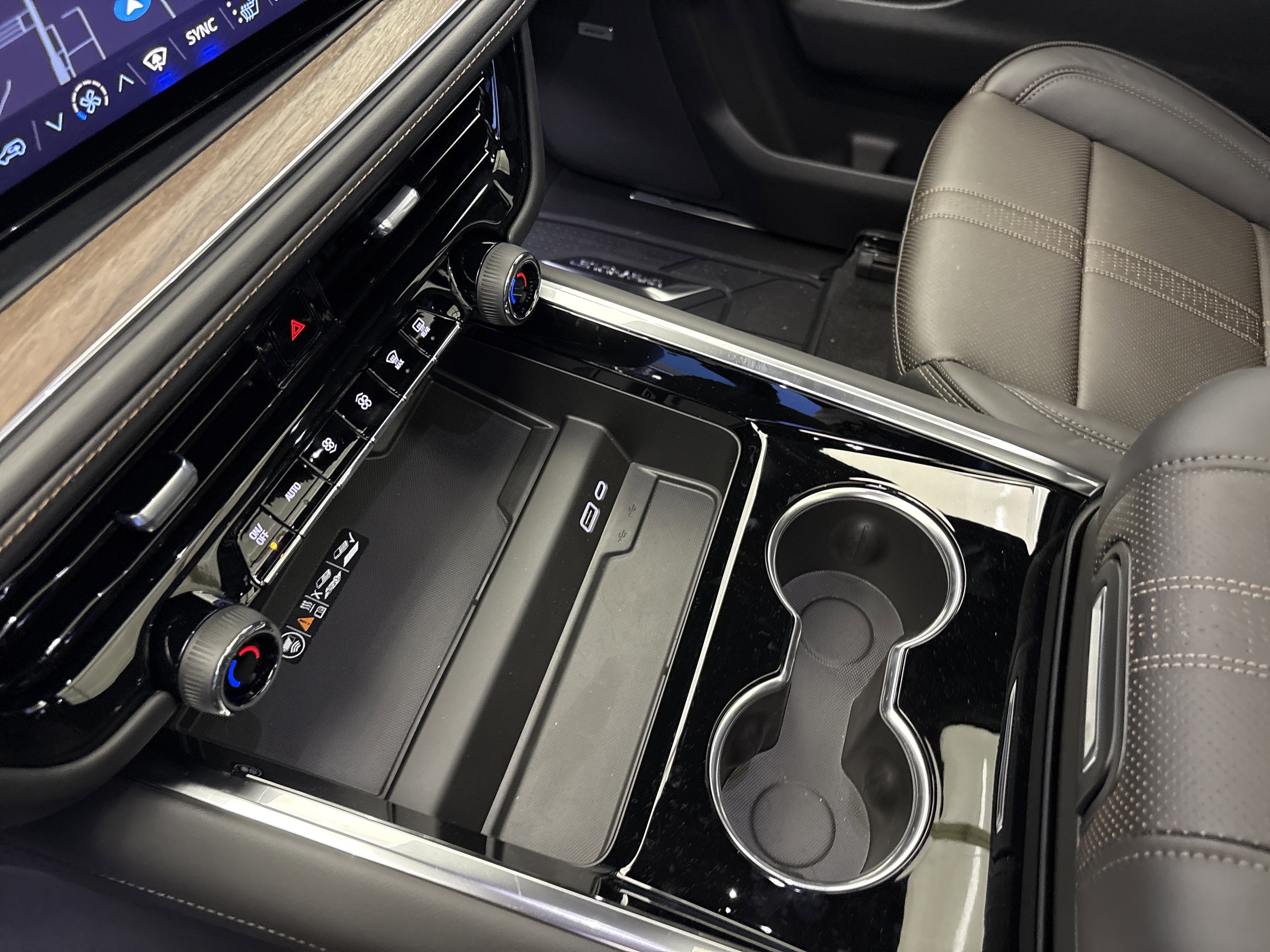 New 2026 Chevrolet Tahoe High Country w/ Sun And Tow Package image 22