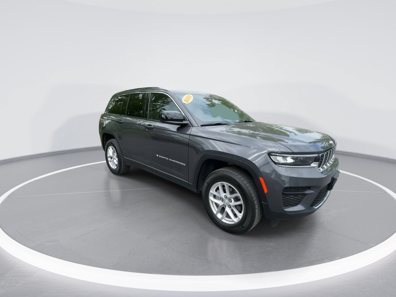 Used 2025 Jeep Grand Cherokee Laredo X AWD/4WD image 25