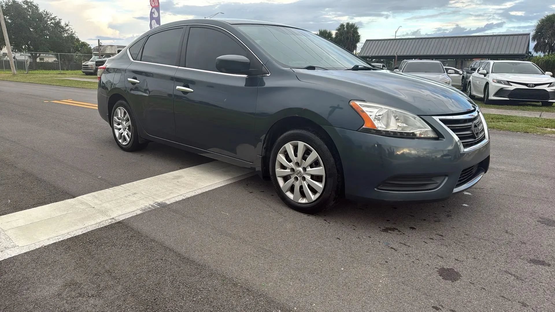 Used 2013 Nissan Sentra FE+ SV FWD image 2