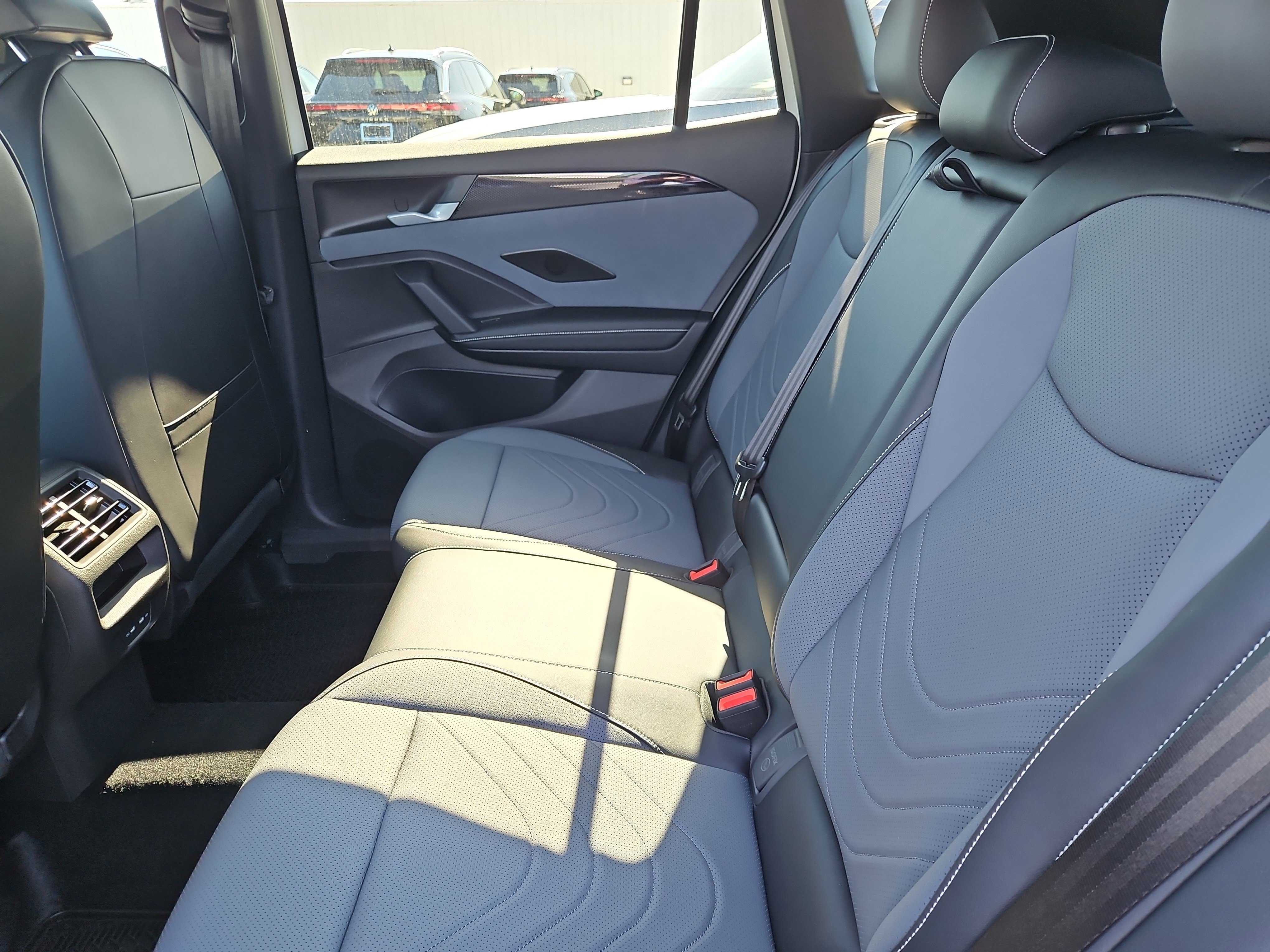 New 2026 Volkswagen Tiguan SE R-Line image 9