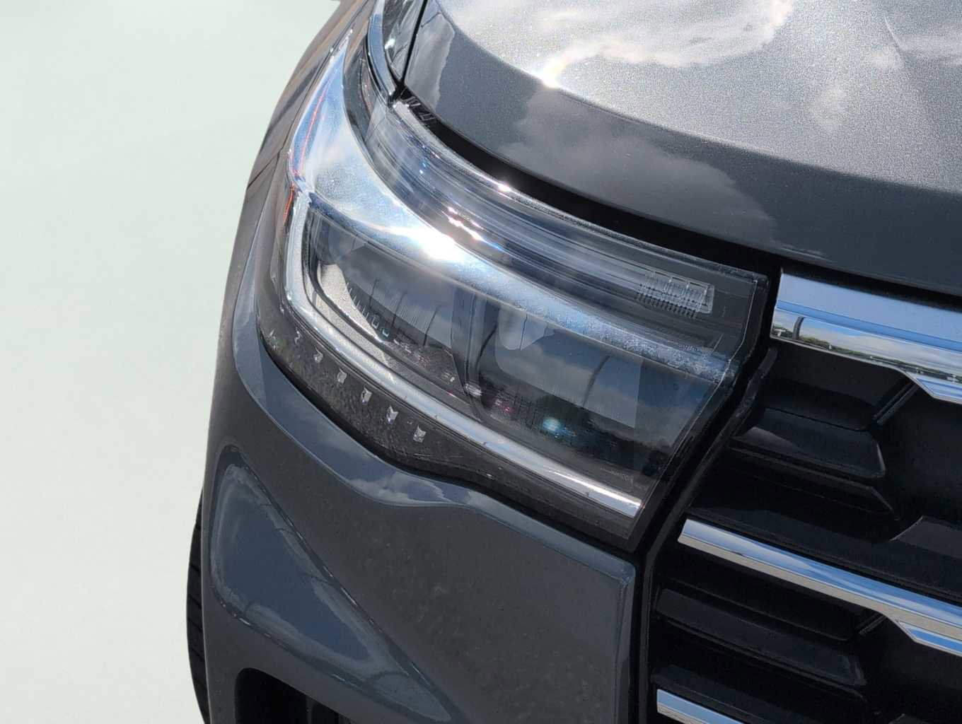 New 2025 Ford Explorer Active w/ Active Comfort Package image 3