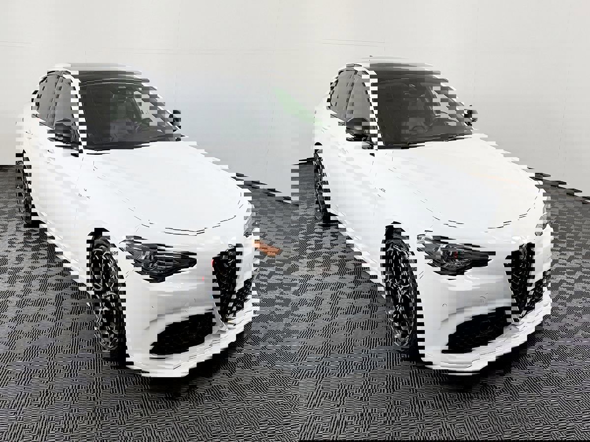 Used 2022 Alfa Romeo Giulia Veloce image 4