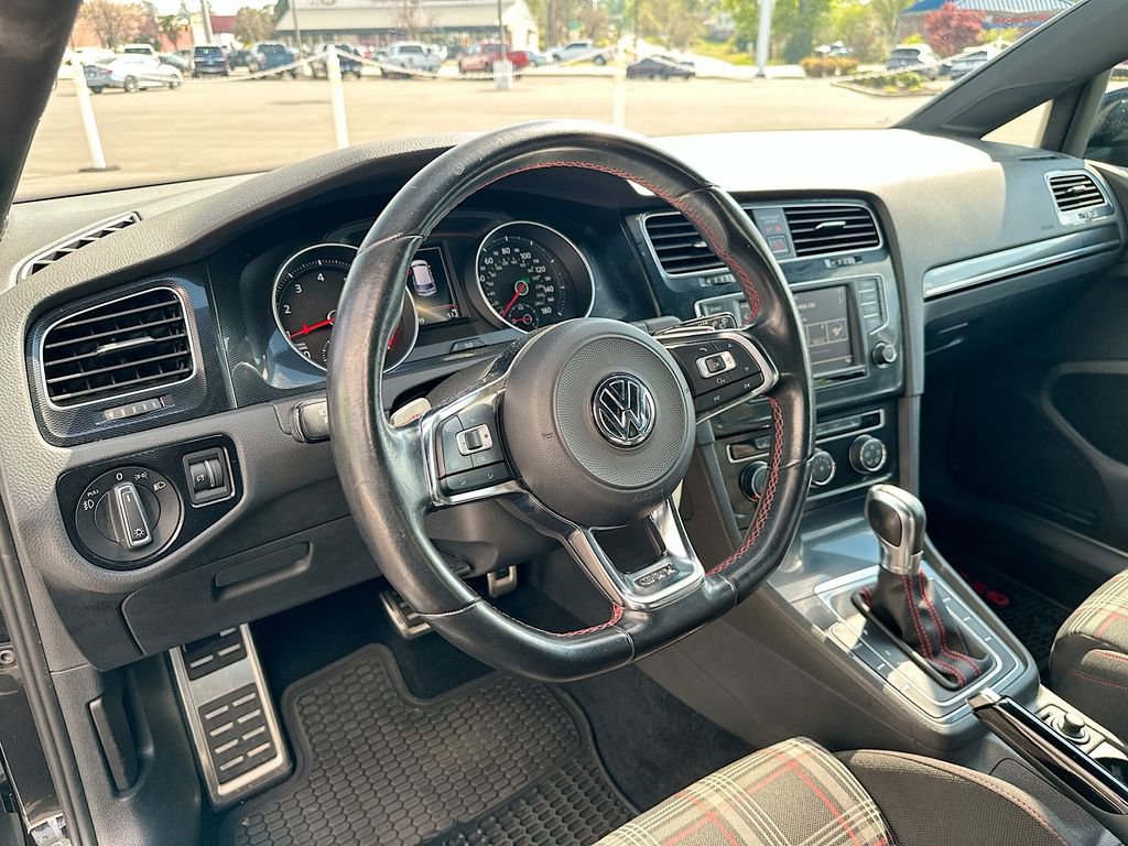 Used 2017 Volkswagen GTI S image 10