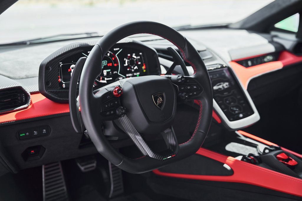 Used 2025 Lamborghini Revuelto image 43