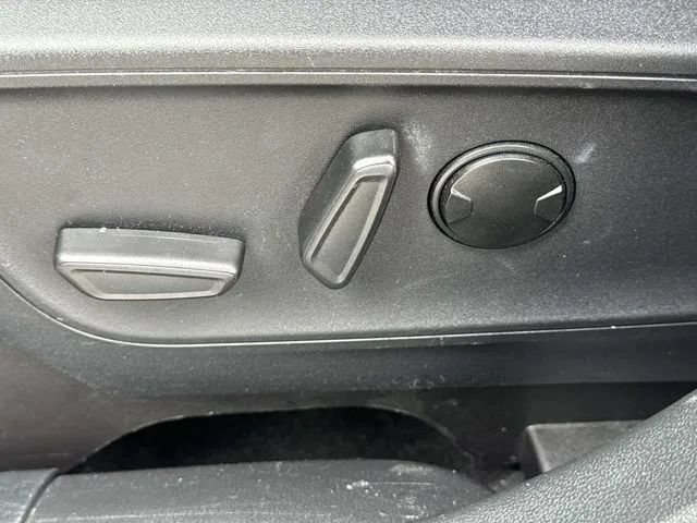 Used 2025 Ford Escape ST-Line FWD image 31