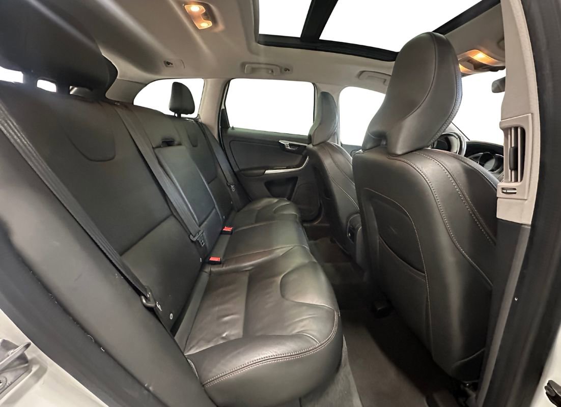 Used 2017 Volvo XC60 T6 Dynamic w/ Preferred Option Package image 15