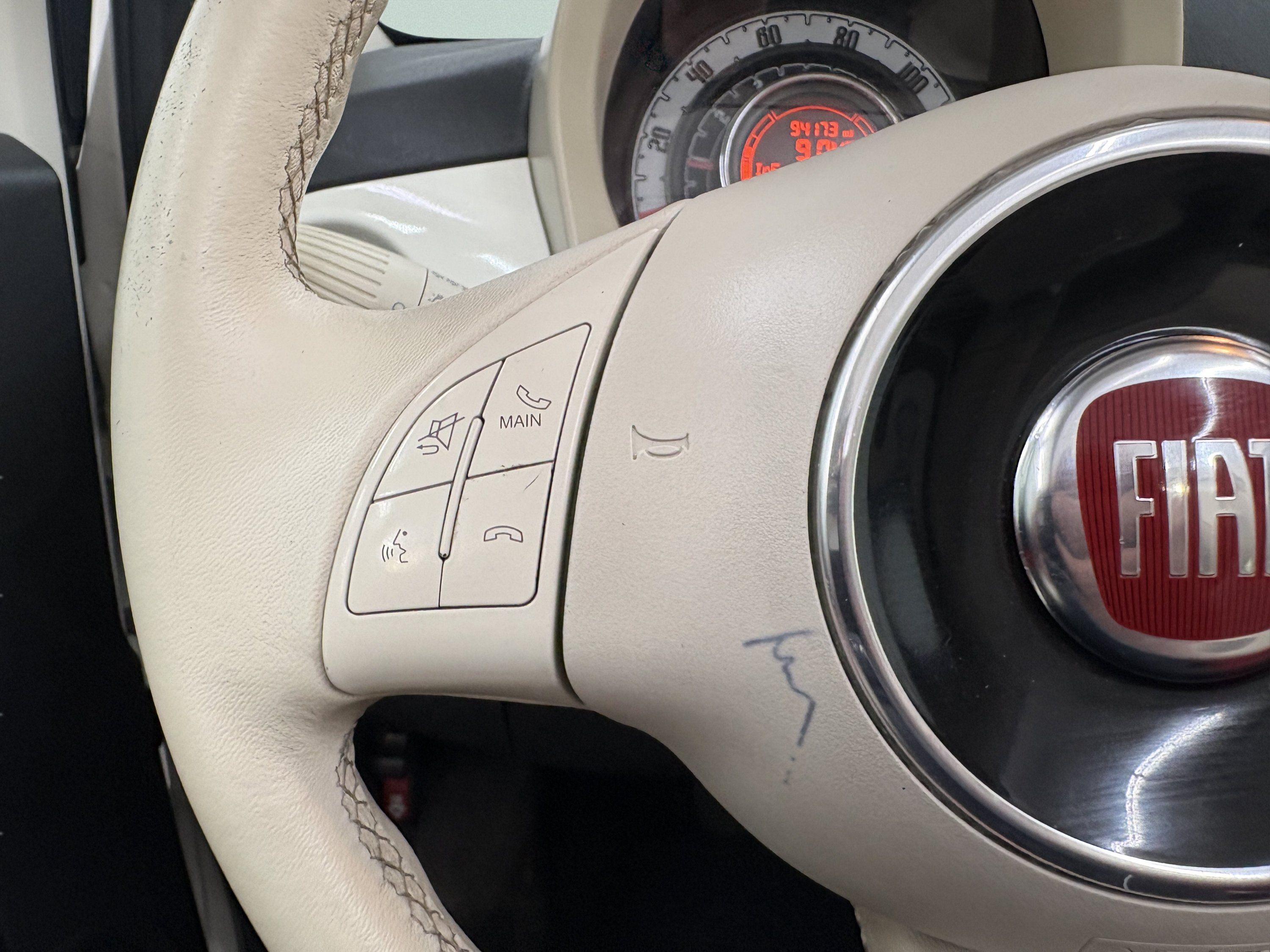 Used 2013 FIAT 500 Lounge w/ Luxury Leather Pkg FWD image 27