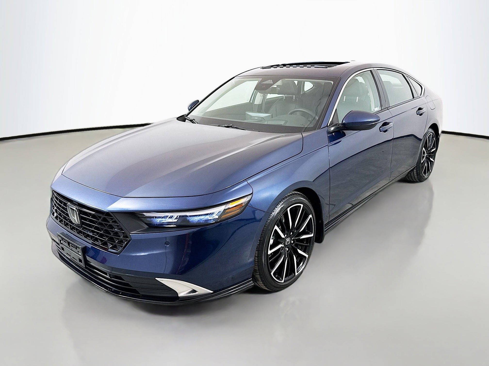 Used 2025 Honda Accord Touring image 3