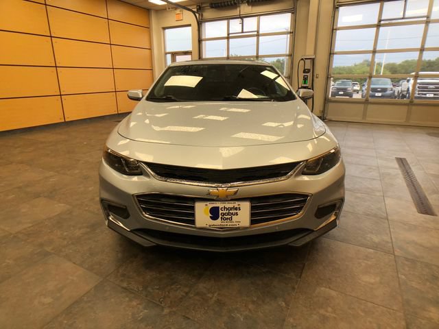 Used 2017 Chevrolet Malibu Premier w/ Premier Sun and Wheel Package FWD image 2