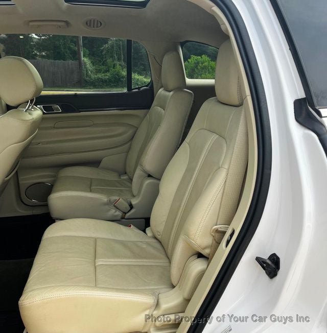 Used 2019 Lincoln MKT AWD image 16