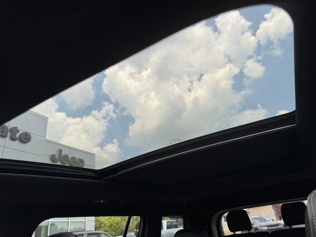 Used 2022 Jeep Grand Cherokee L Overland image 28