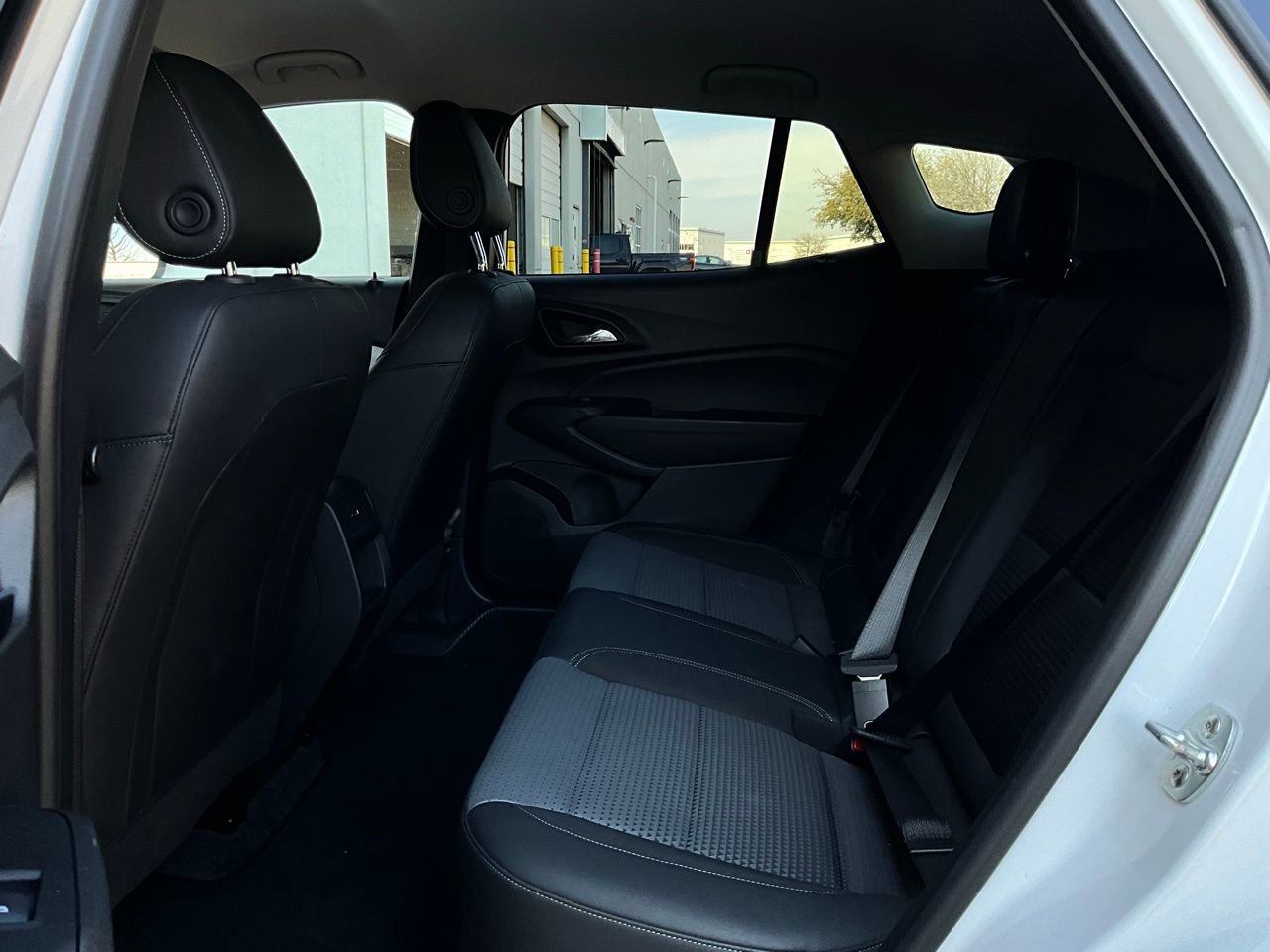 Used 2025 Chevrolet Trax LT image 11