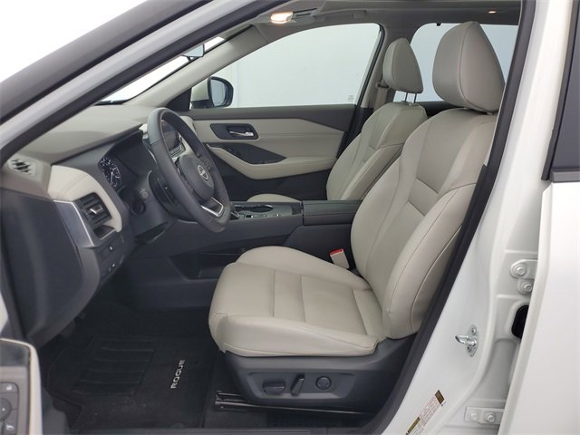 Used 2023 Nissan Rogue SV w/ SV Premium B Package image 18