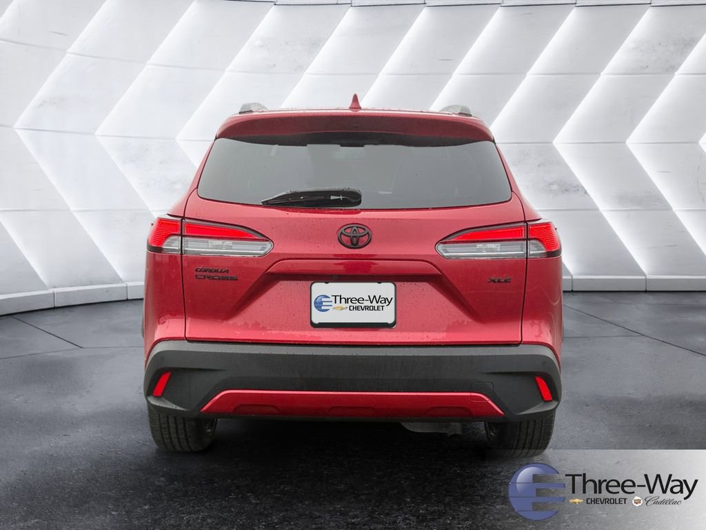 Used 2022 Toyota Corolla Cross XLE w/ Convenience Package image 4