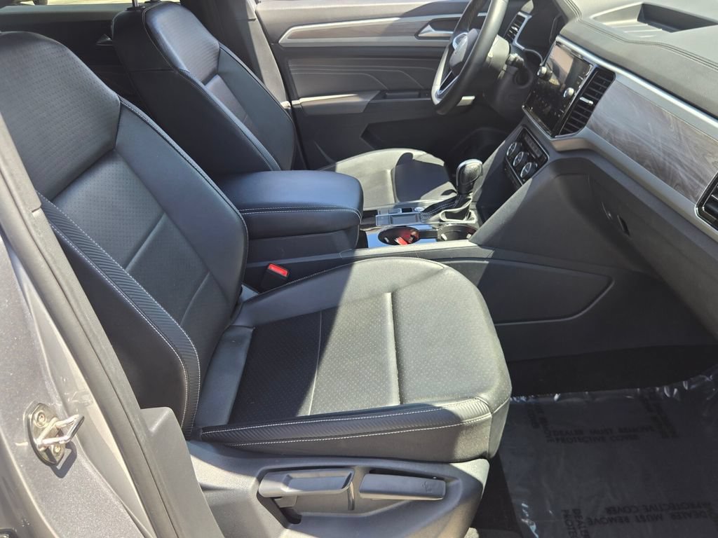 Certified 2022 Volkswagen Atlas Cross Sport SE FWD image 17