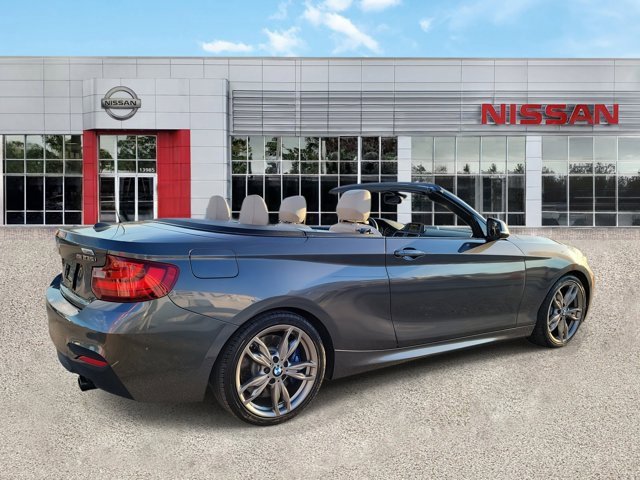 Used 2015 BMW M235i Convertible image 4