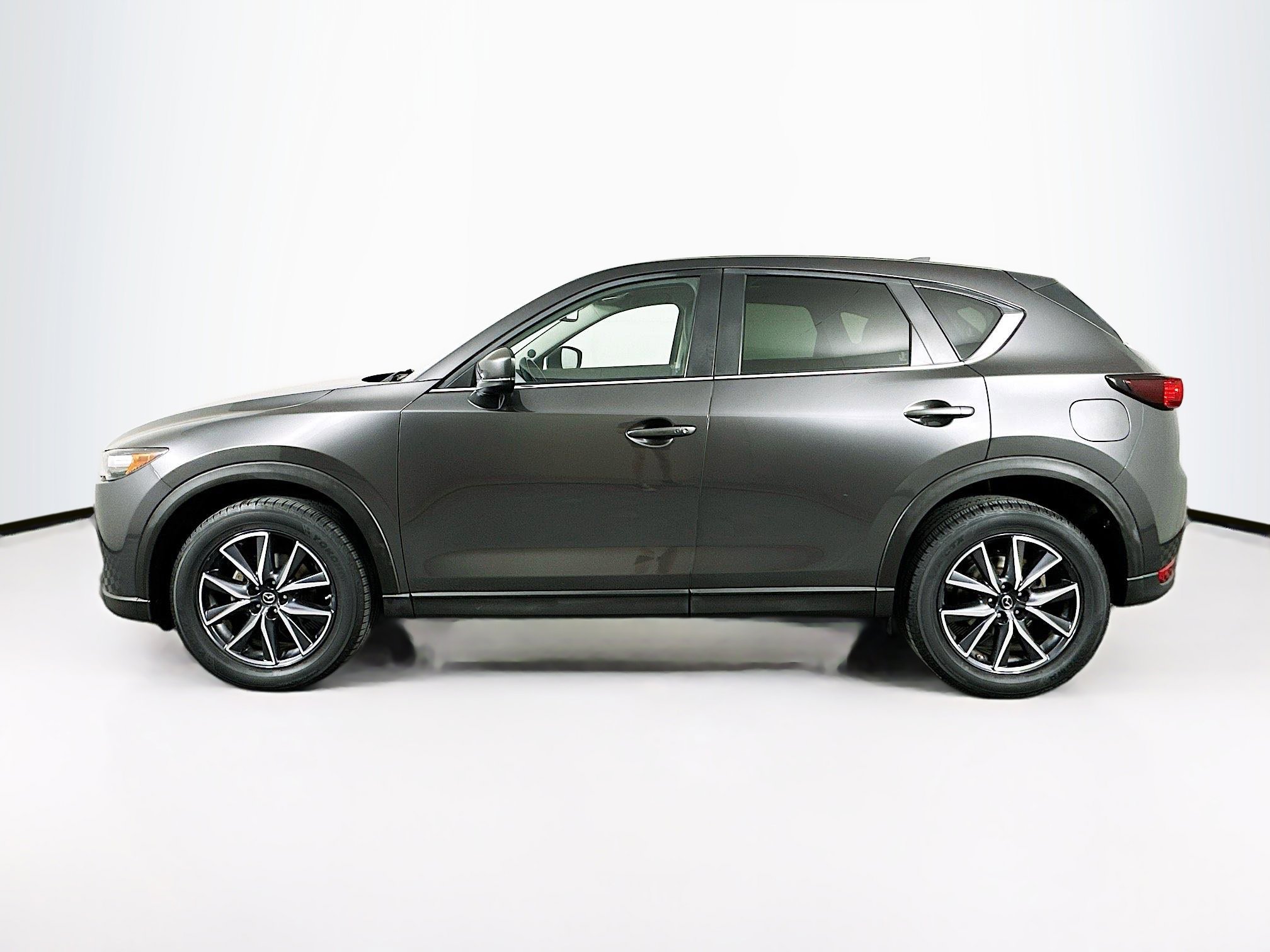 Used 2018 MAZDA CX-5 Touring w/ Preferred Equipment Package image 4