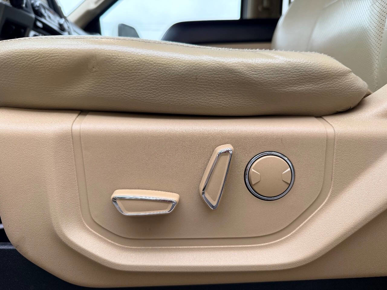 Used 2017 Ford F350 Lariat w/ FX4 Off-Road Package image 22