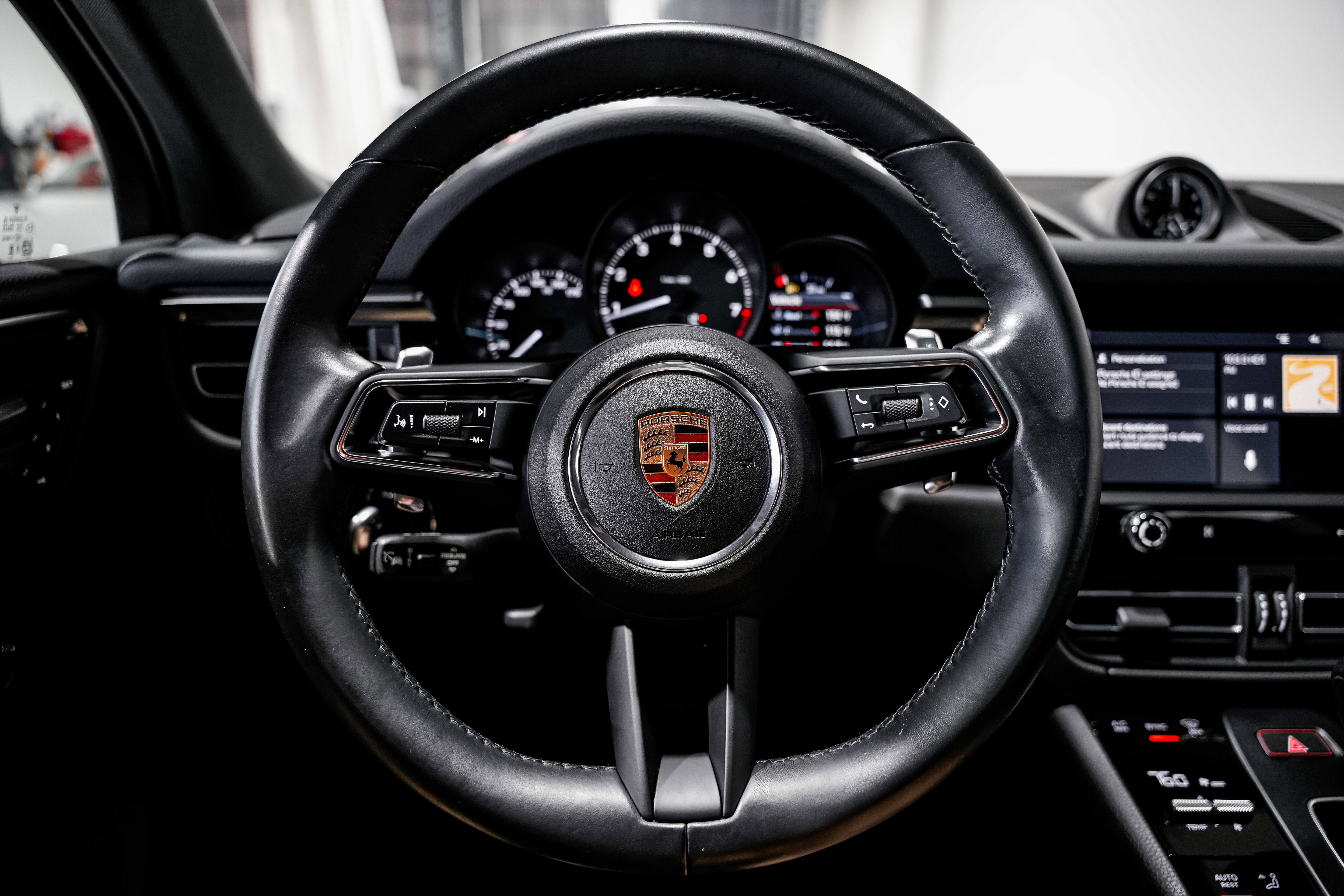 Used 2024 Porsche Macan image 10