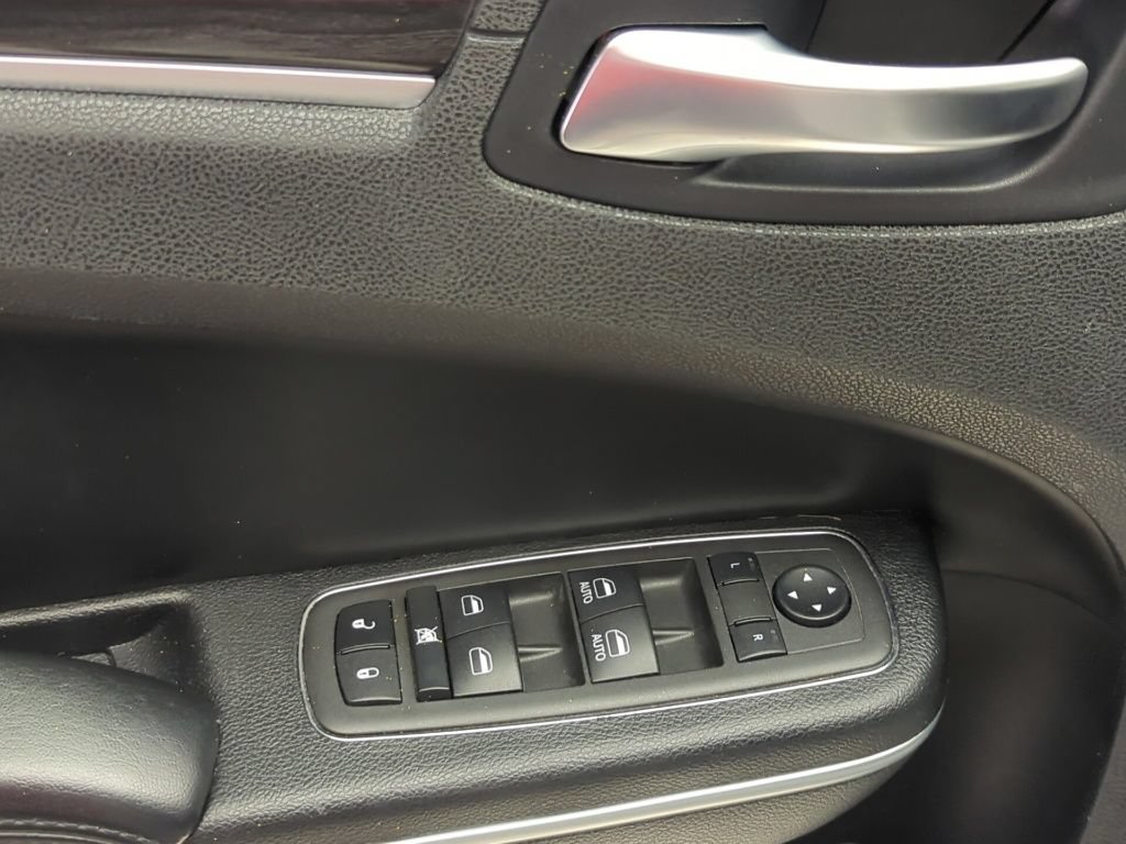 Used 2022 Chrysler 300 Touring L RWD image 29