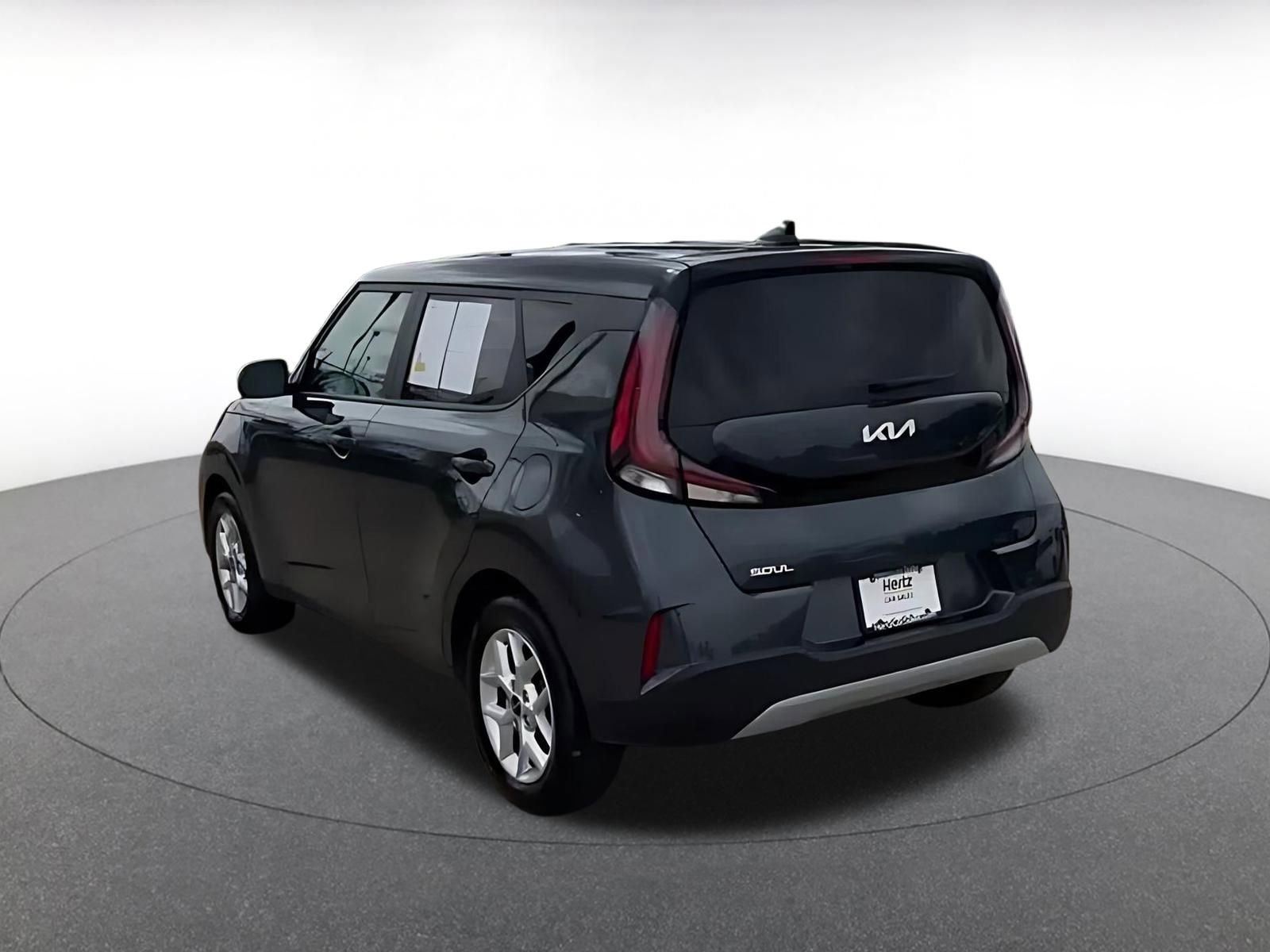 Used 2025 Kia Soul LX w/ LX Technology Package FWD image 11