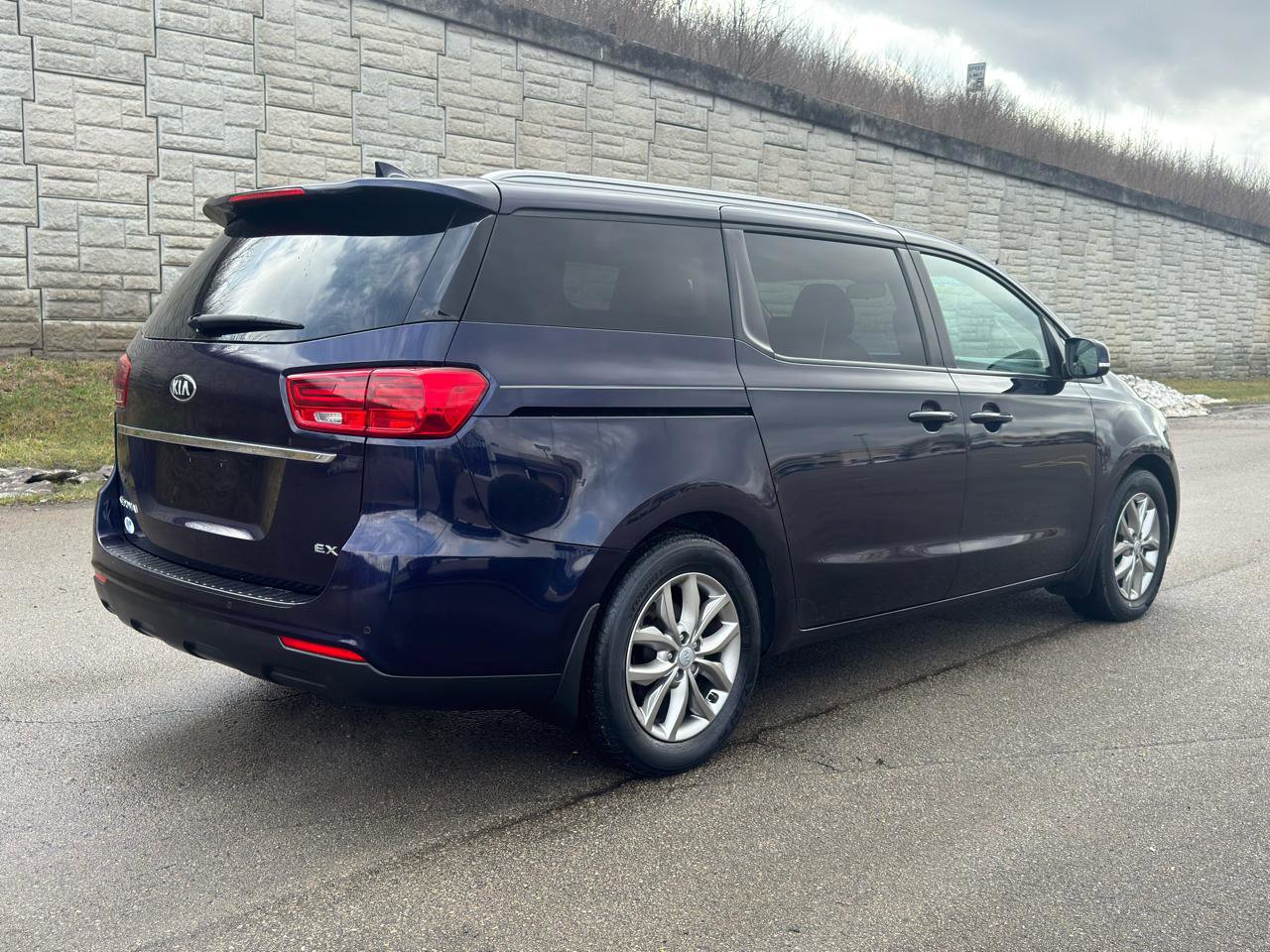 Used 2020 Kia Sedona EX image 3