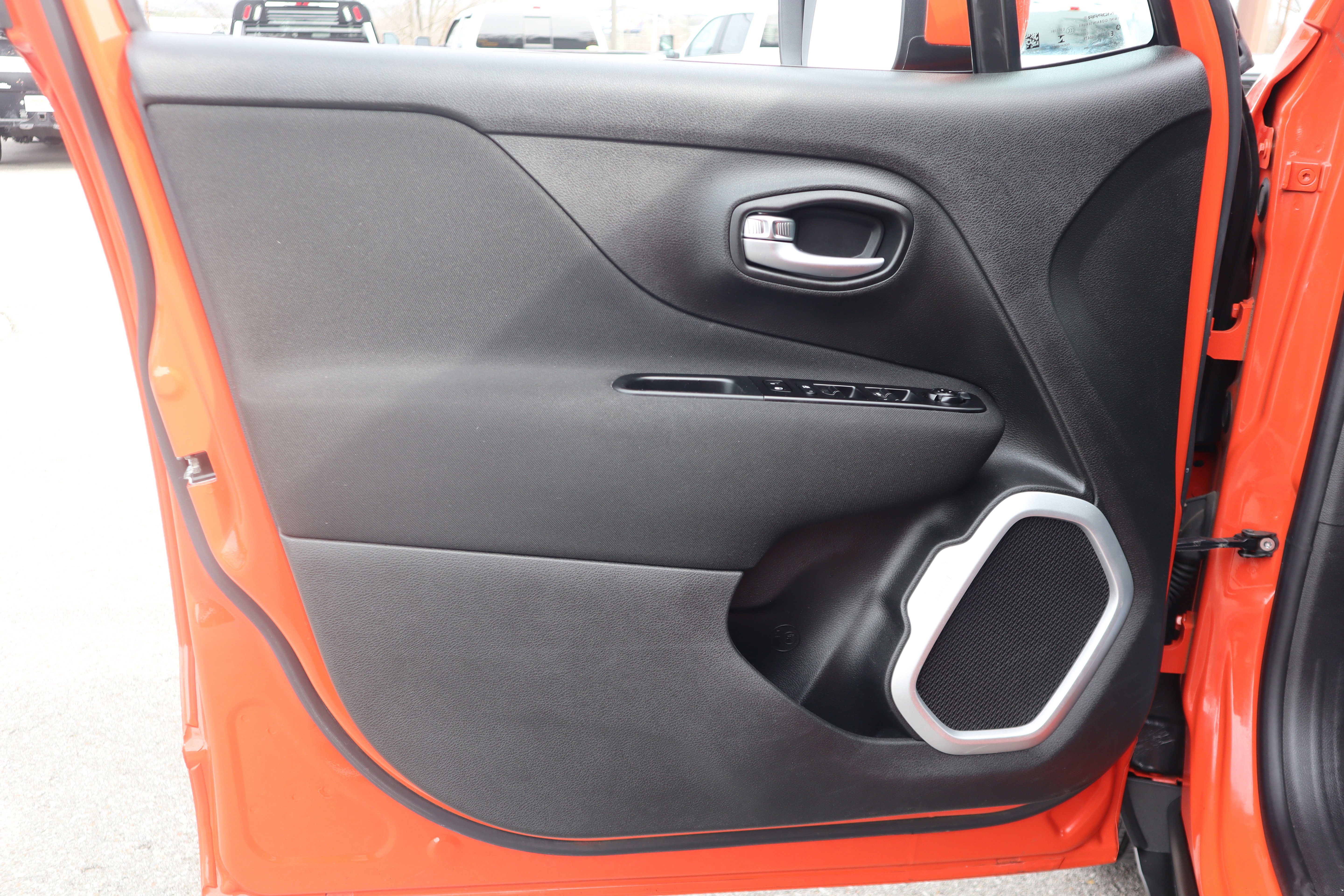 Used 2021 Jeep Renegade Latitude FWD image 21