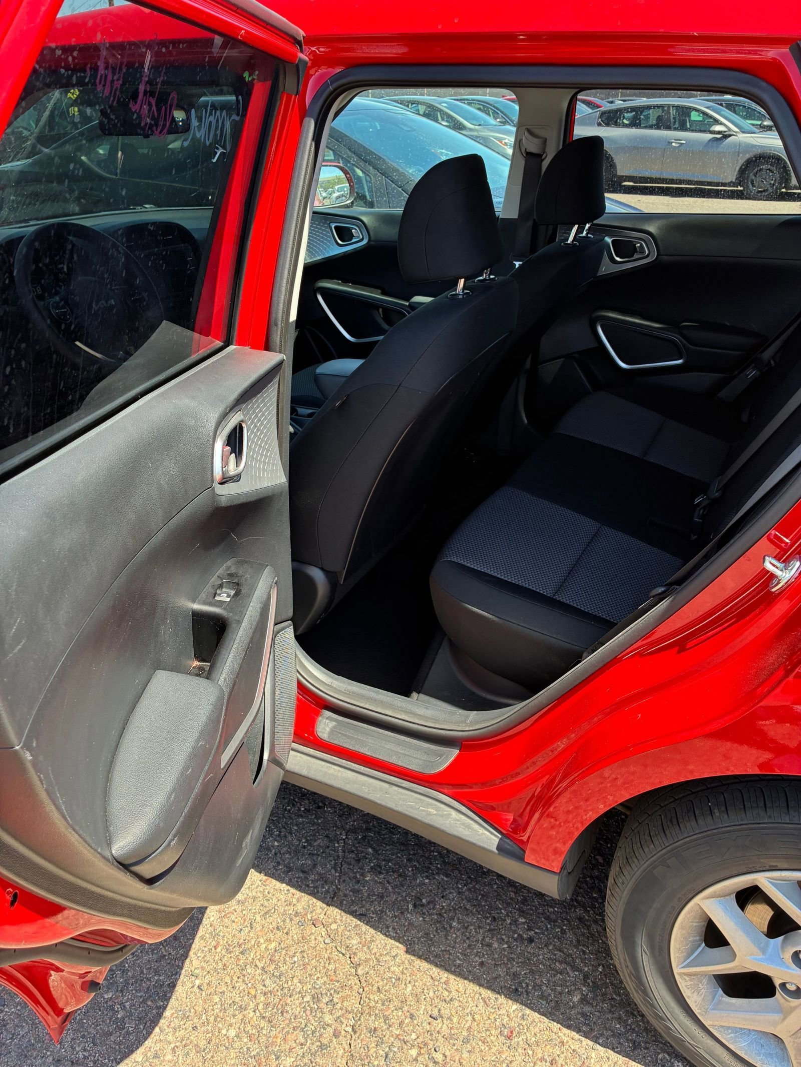 Used 2025 Kia Soul LX w/ LX Technology Package FWD image 16