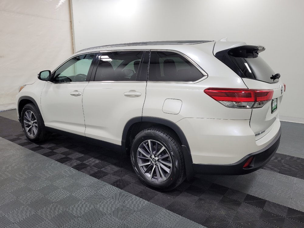 Used 2019 Toyota Highlander XLE image 3