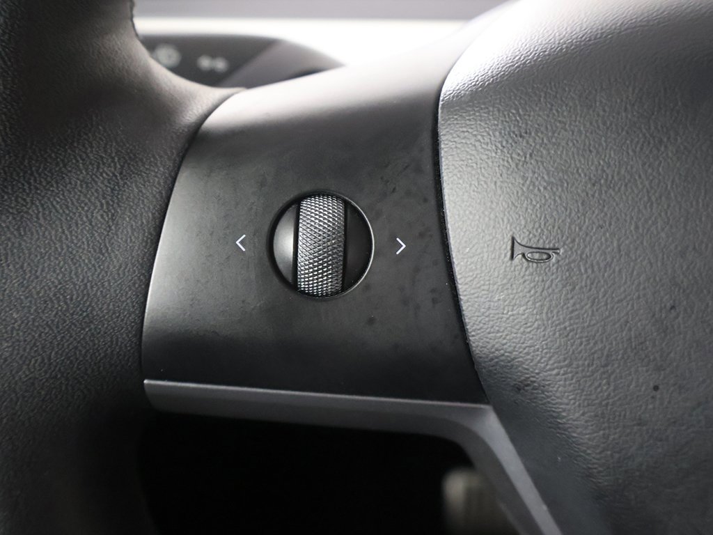 Used 2022 Tesla Model Y Long Range image 33