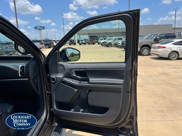New 2027 Ford Expedition Platinum w/ Stealth Appearance Package RWD image 40