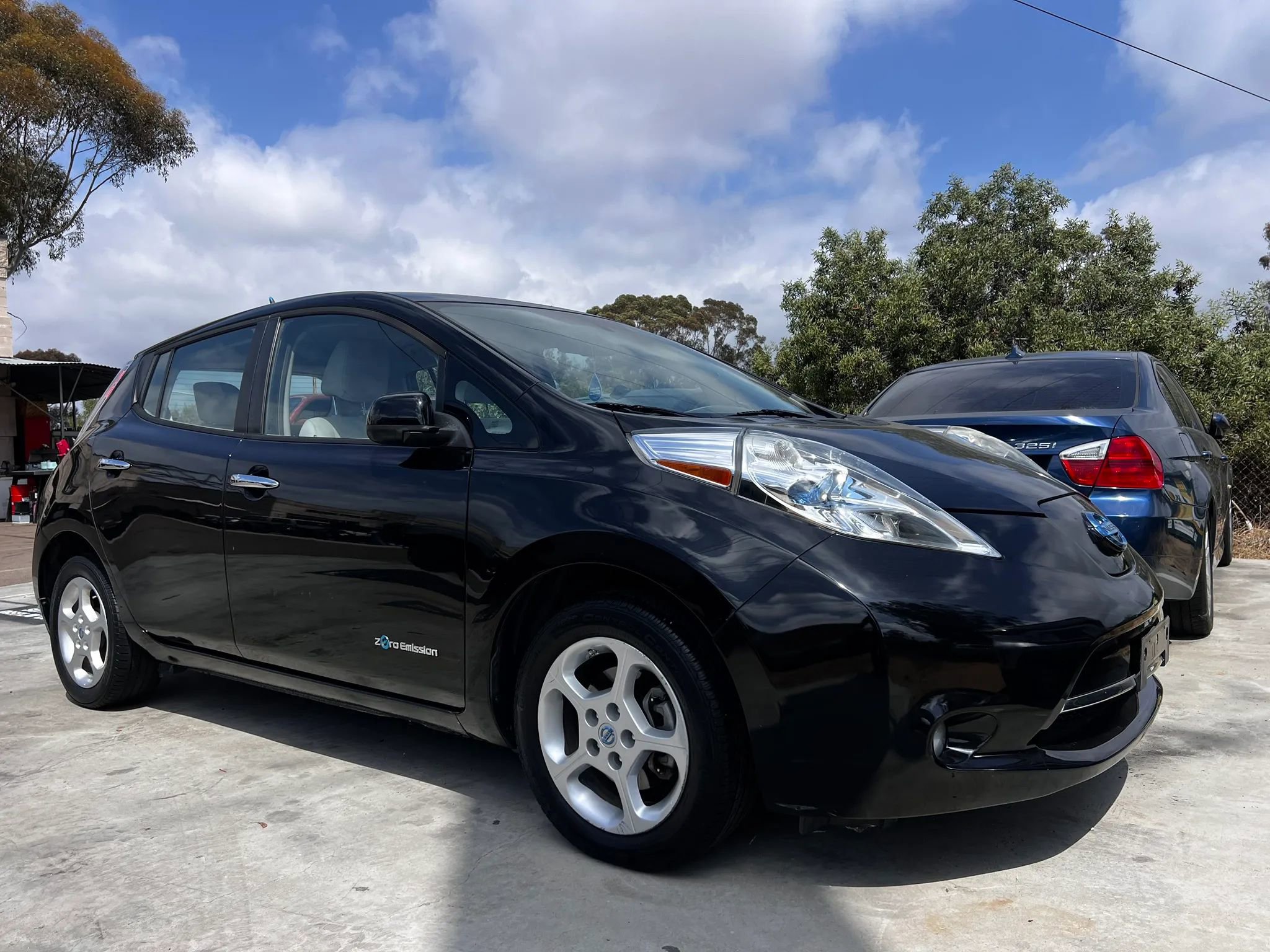 Used 2013 Nissan Leaf SV w/ LED & Quick Charge Pkg FWD image 1