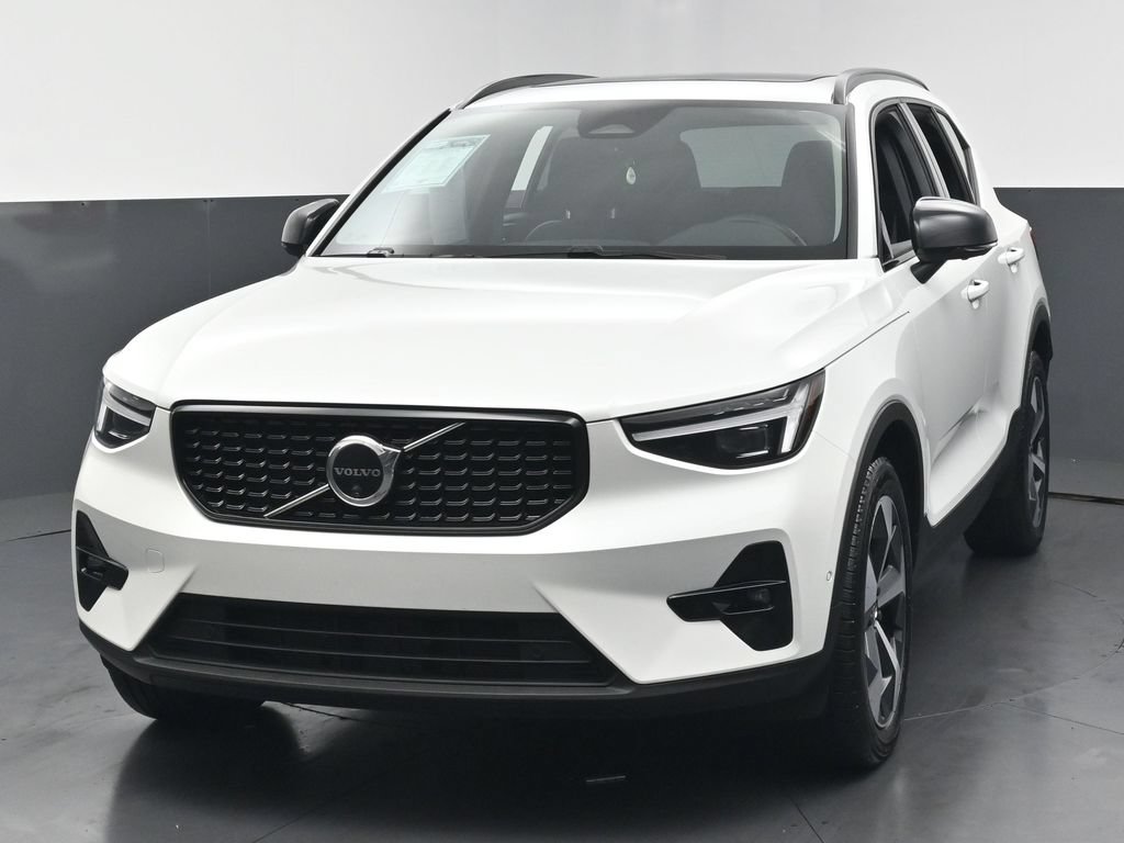 Used 2026 Volvo XC40 B5 Plus AWD/4WD image 11