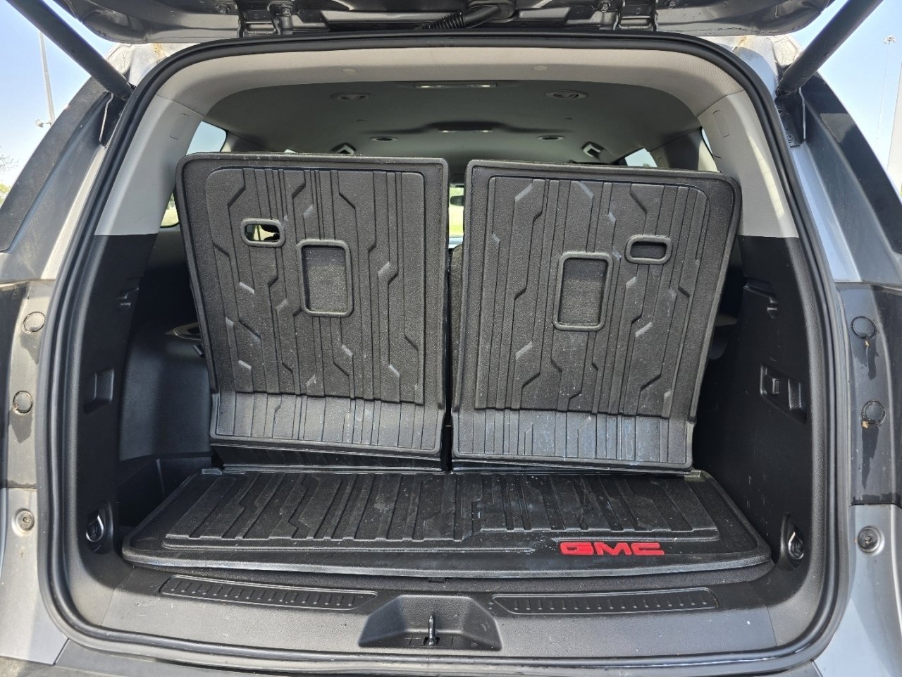 Used 2021 GMC Acadia SLE w/ Driver Convenience Package FWD image 16