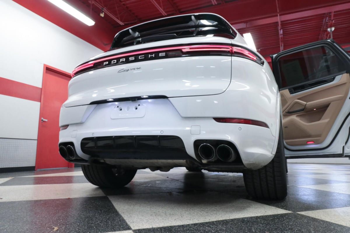 Used 2024 Porsche Cayenne AWD/4WD image 34